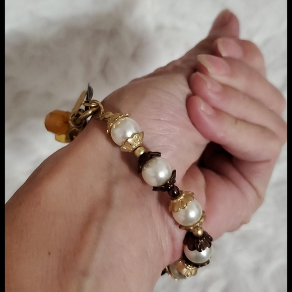 Mixed Media Goldtone stretch and chain leaf design Bracelet - Picture 4 of 5